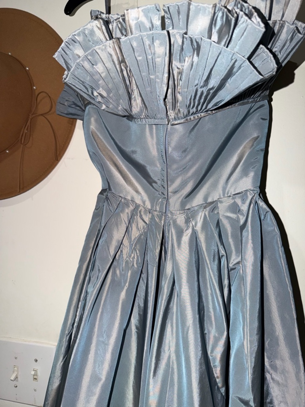 Vintage Elegance Victor Costa Strapless Iridescent Steel Gray Gown - Picture 8 of 10